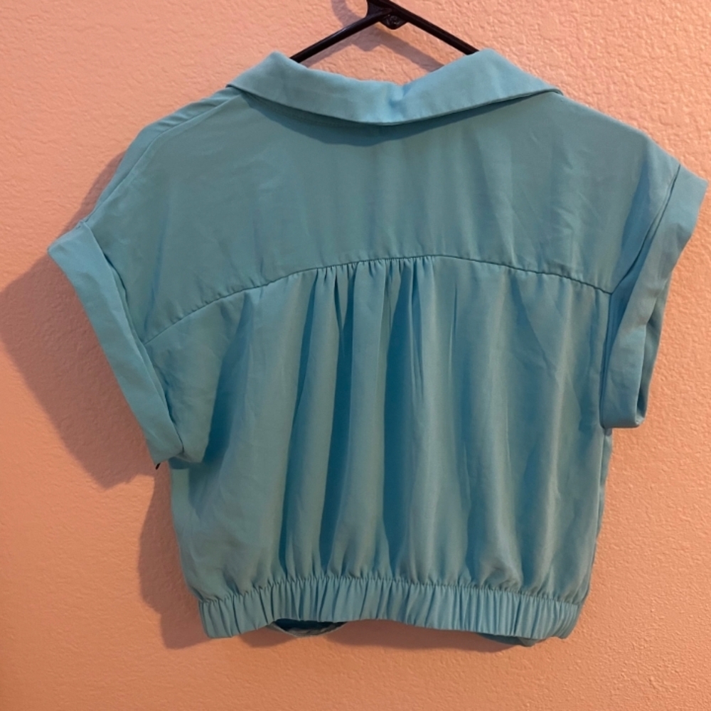 Cropped Button Down - Picture 3 of 3